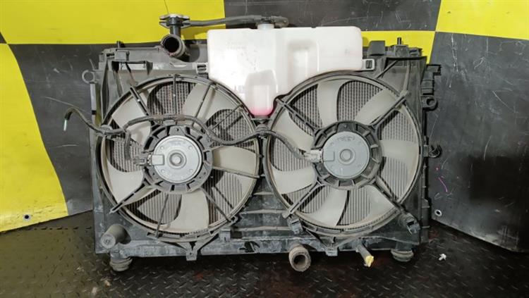 Радиатор основной Тойота Эсквайр в Буденновске 116768