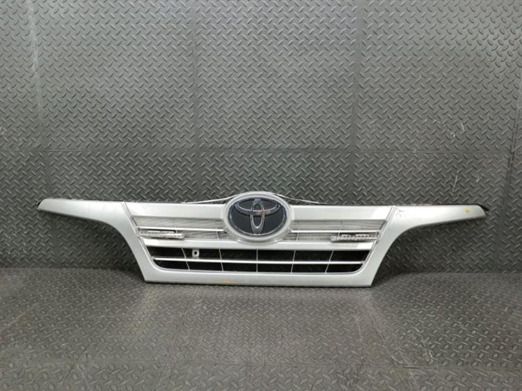 Решетка радиатора Тойота Тойоайс в Буденновске 440640
